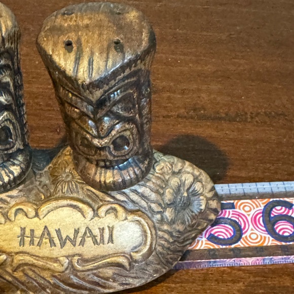 Vintage Treasure Craft Tiki Idols Hawaii Salt & Pepper Shakers with Cork Decor - Picture 9 of 10
